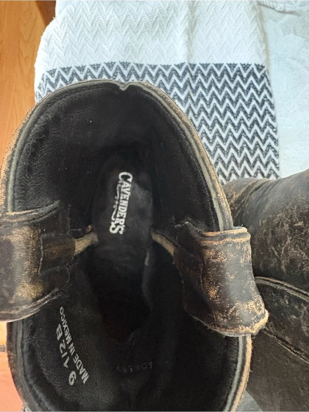Cavender’s Rustic Brown Leather Cowboy Booties 9.5